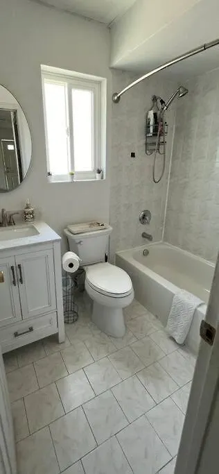 Private Br,Ba,Kit, Lr 9 Mins To Beach New York