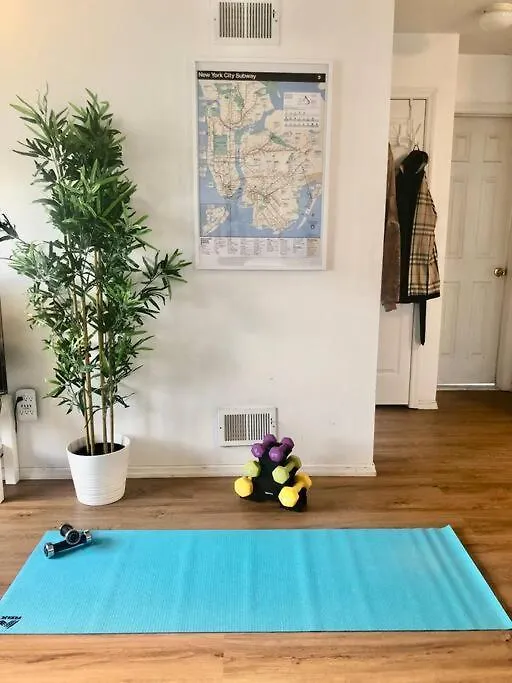 Private Br,Ba,Kit, Lr 9 Mins To Beach New York